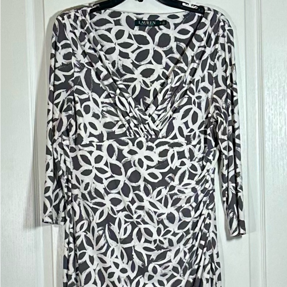 🩶🤍Lauren Ralph Lauren Gray and White Floral Pattern Faux Wrap Dress